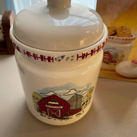 NIB Barnyard cow cookie jar with lid - Picture 3 of 3